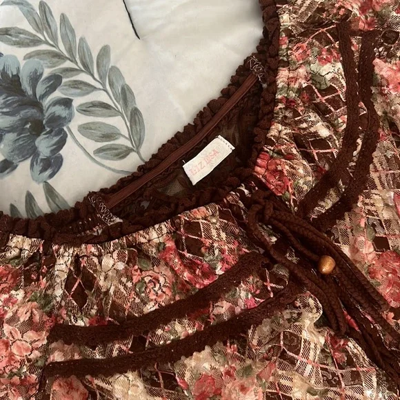 Liz Lisa Brownish Peasant Top - Picture 2 of 5